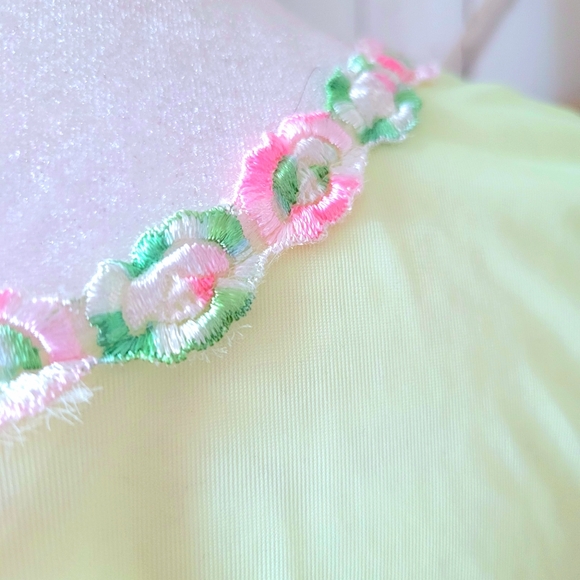 50's FEMININE DRESSING GOWN FLORAL LEMON LIME YELLOW - Picture 12 of 14
